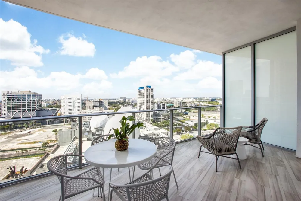 851 NE 1 #1810 Miami, FL 33132