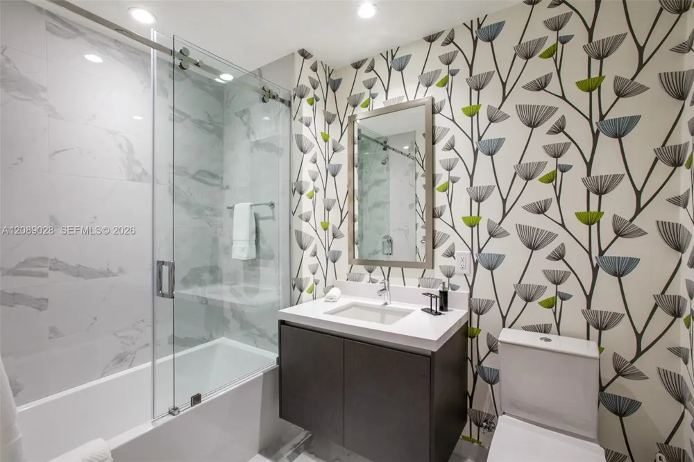 851 NE 1 #1810 Miami, FL 33132