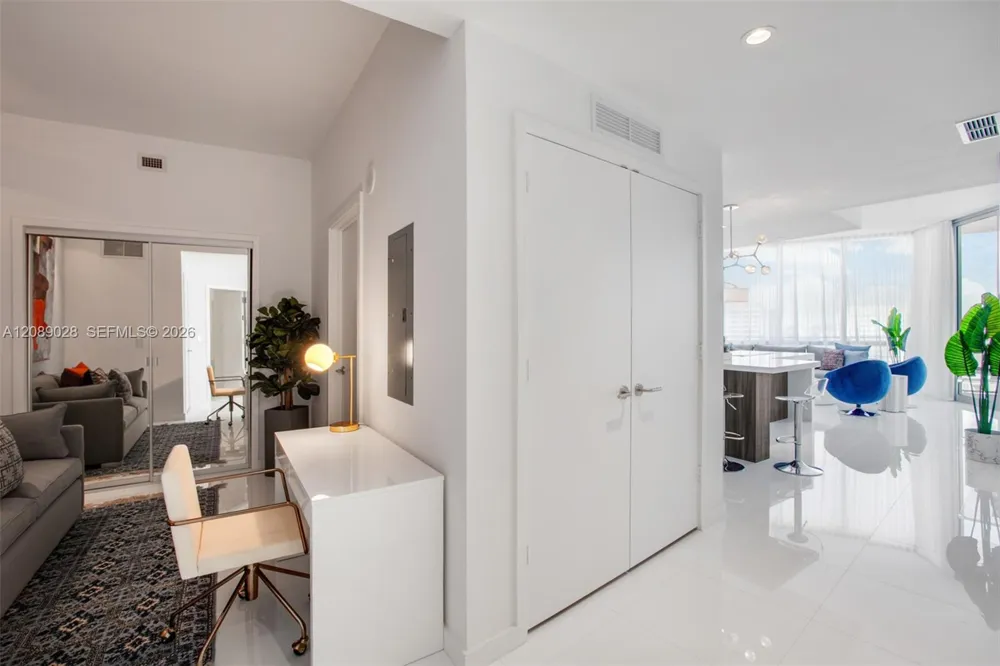 851 NE 1 #1810 Miami, FL 33132
