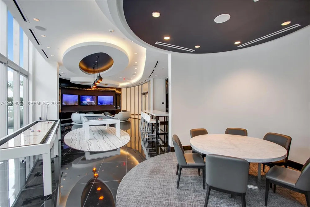 851 NE 1 #1810 Miami, FL 33132