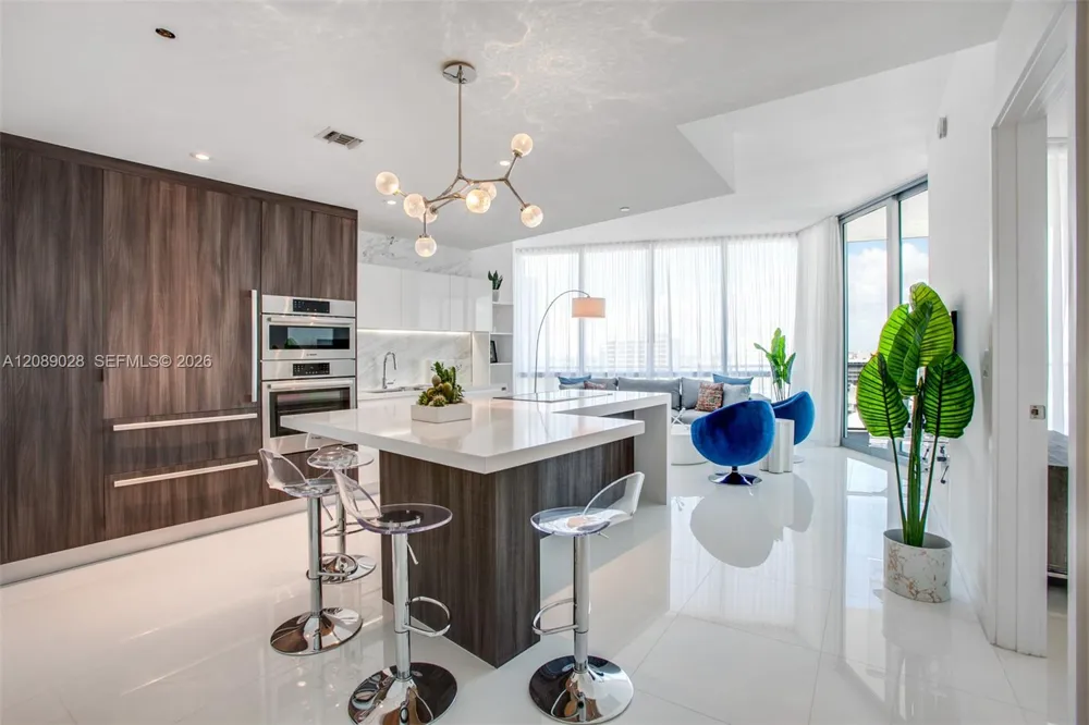 851 NE 1 #1810 Miami, FL 33132