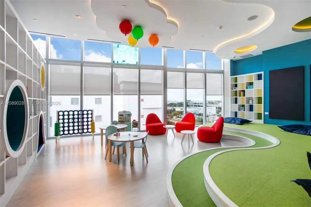 851 NE 1 #1810 Miami, FL 33132
