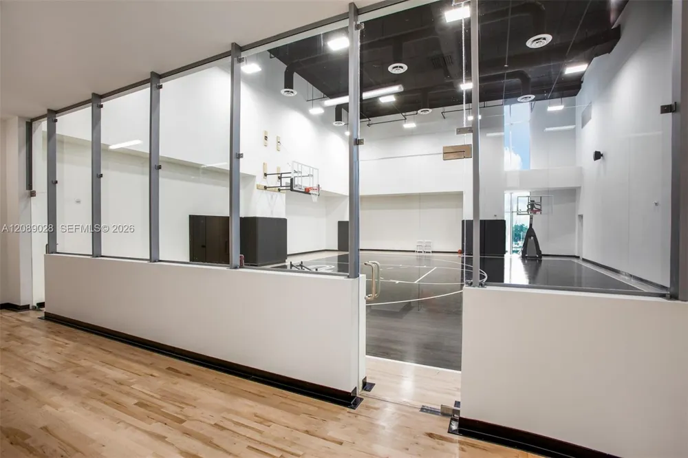 851 NE 1 #1810 Miami, FL 33132