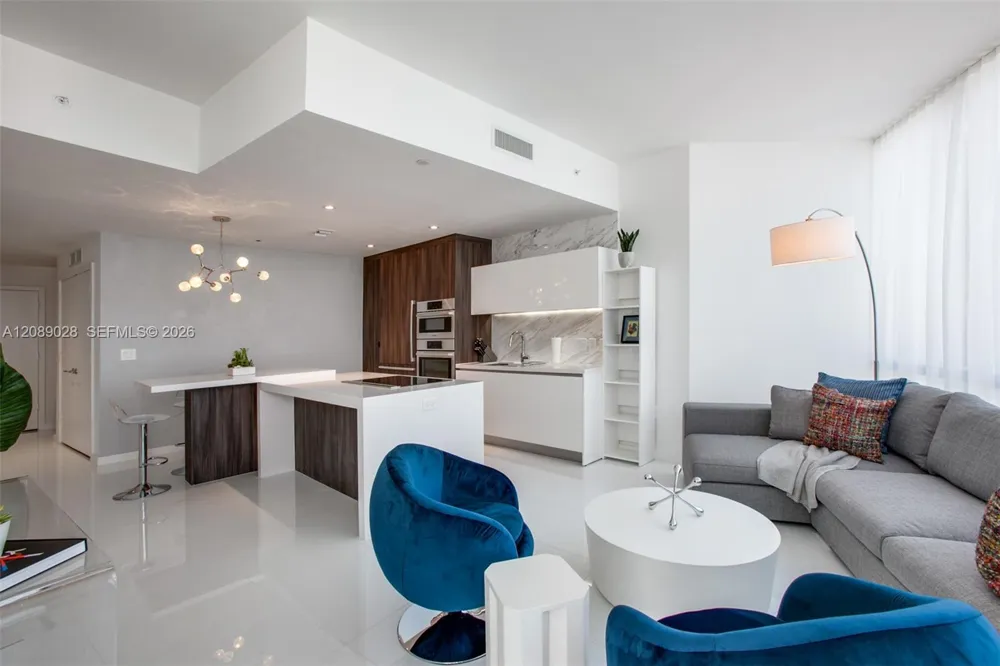 851 NE 1 #1810 Miami, FL 33132