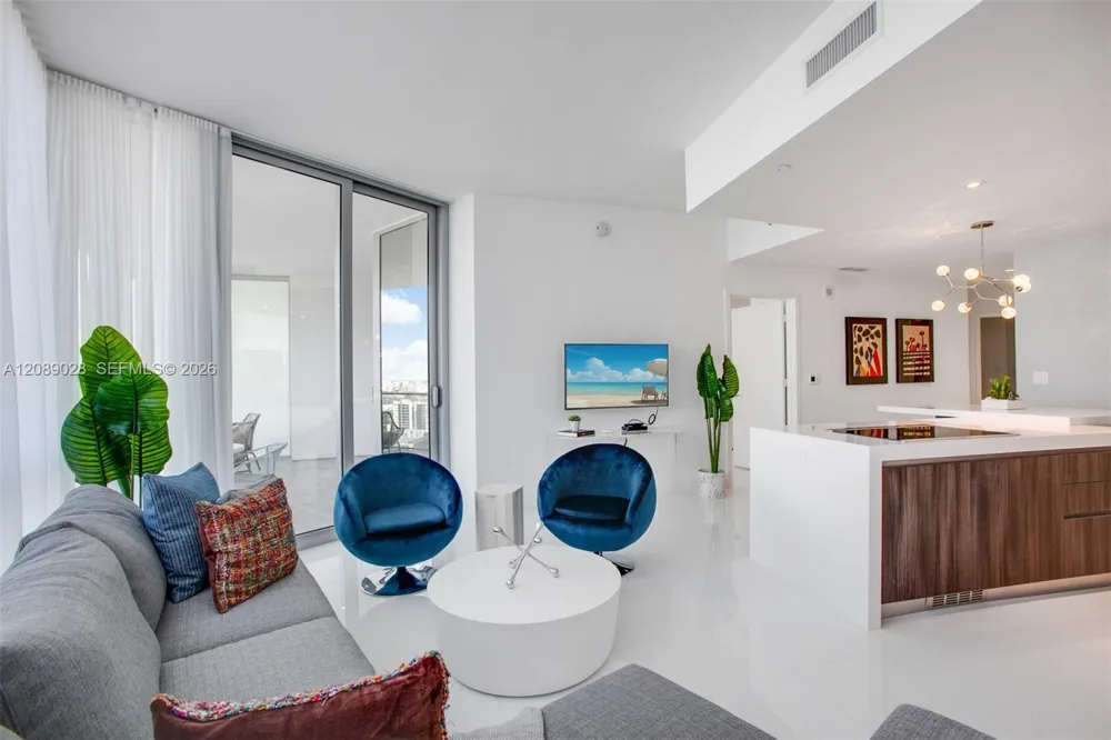 851 NE 1 #1810 Miami, FL 33132