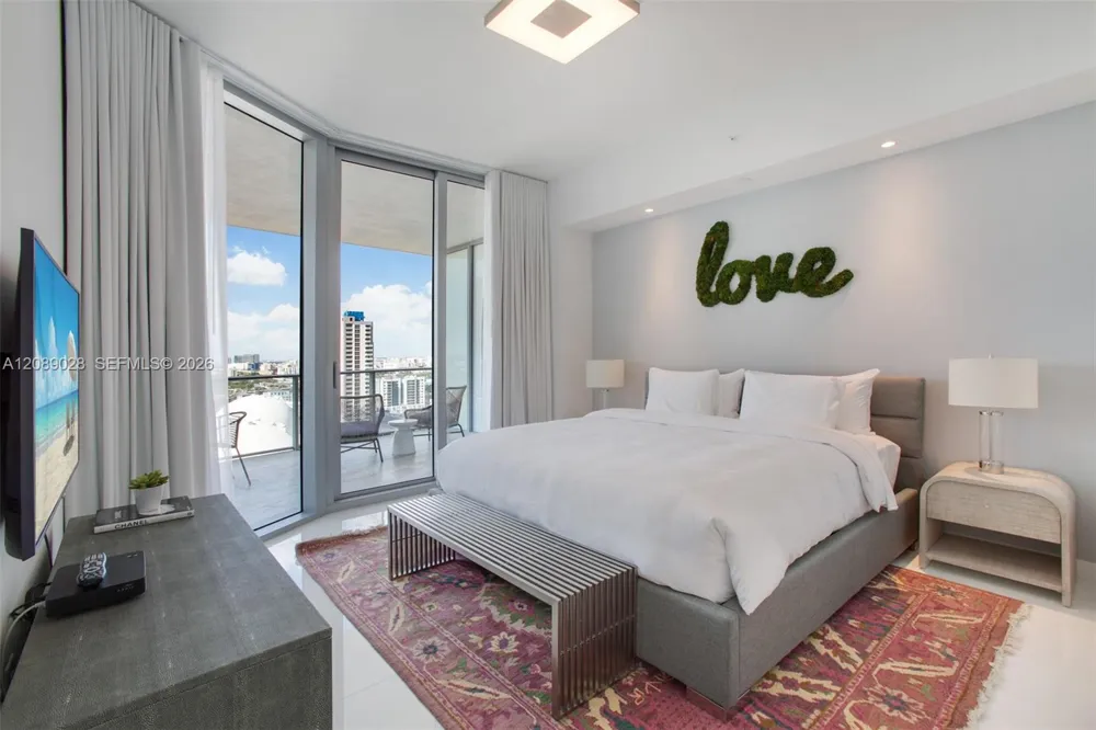 851 NE 1 #1810 Miami, FL 33132