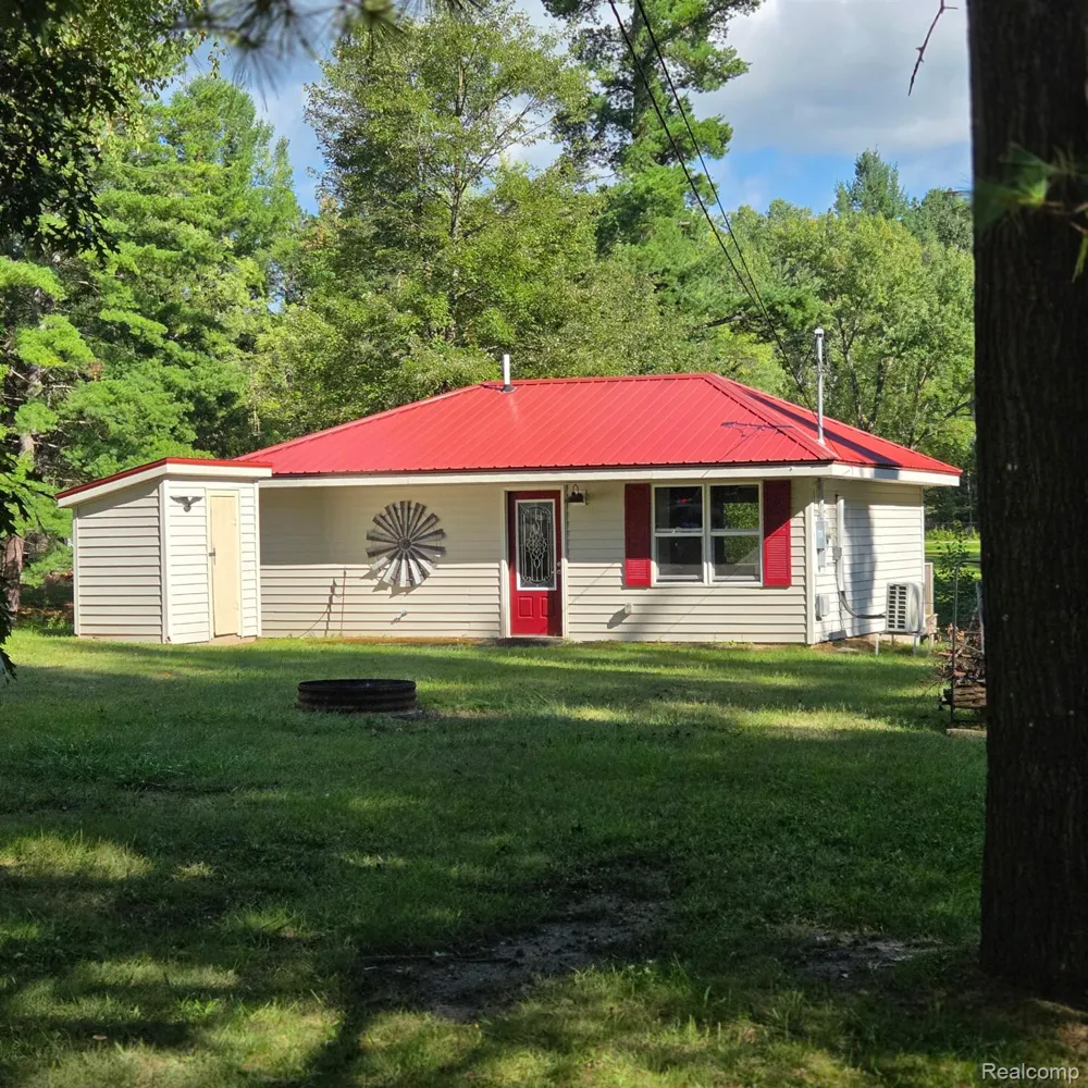 1678 E Shore Drive Clement Township, MI 48610