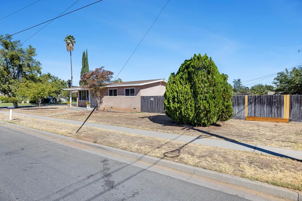 138 W Escalon Avenue Fresno, CA 93704