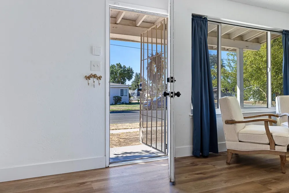 138 W Escalon Avenue Fresno, CA 93704