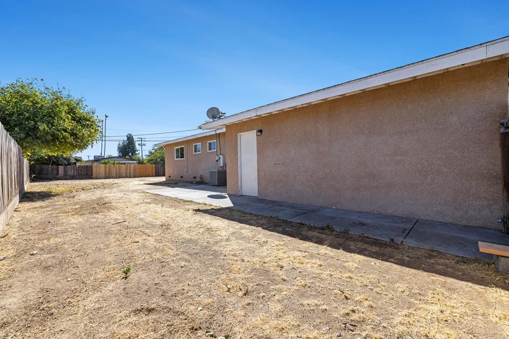 138 W Escalon Avenue Fresno, CA 93704