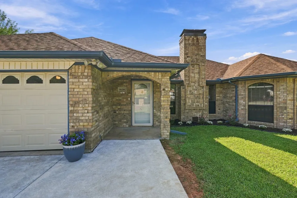 10201 Maverick Drive Fort Worth, TX 76108