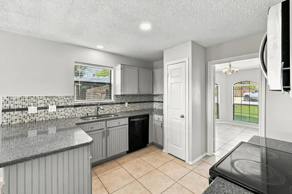 10201 Maverick Drive Fort Worth, TX 76108