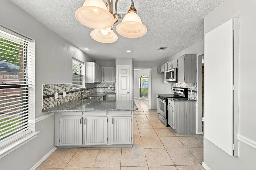 10201 Maverick Drive Fort Worth, TX 76108