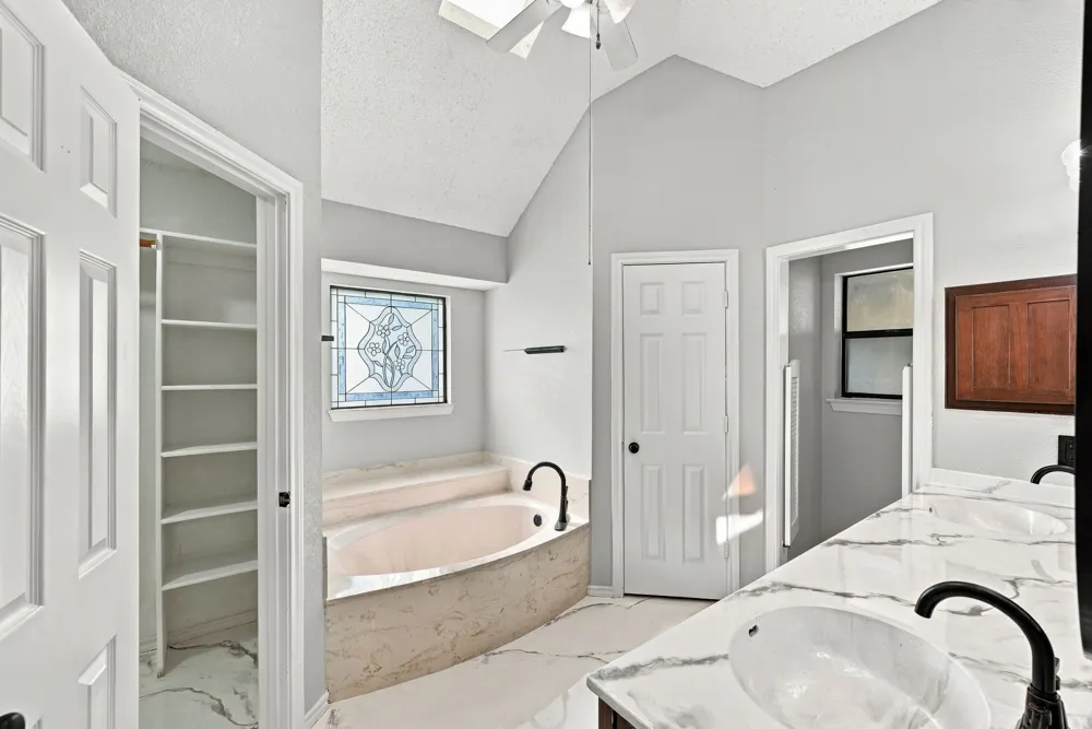 10201 Maverick Drive Fort Worth, TX 76108