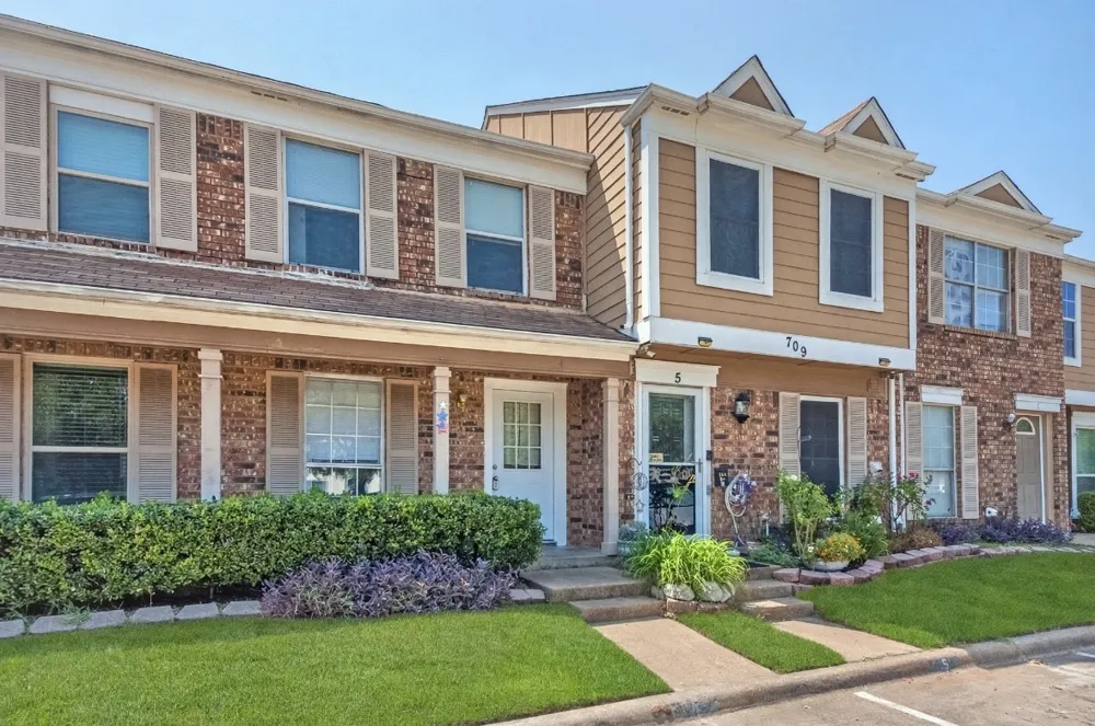 709 Lee Street Mesquite, TX 75149