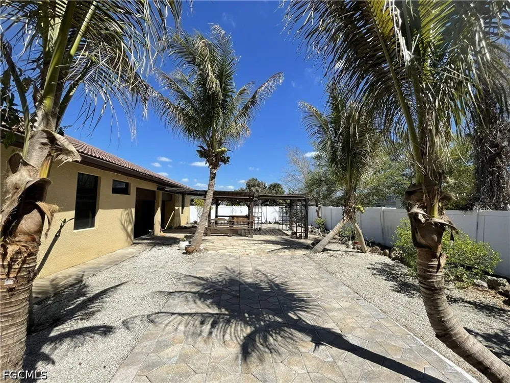 SW 7th Place Cape Coral, FL 33991