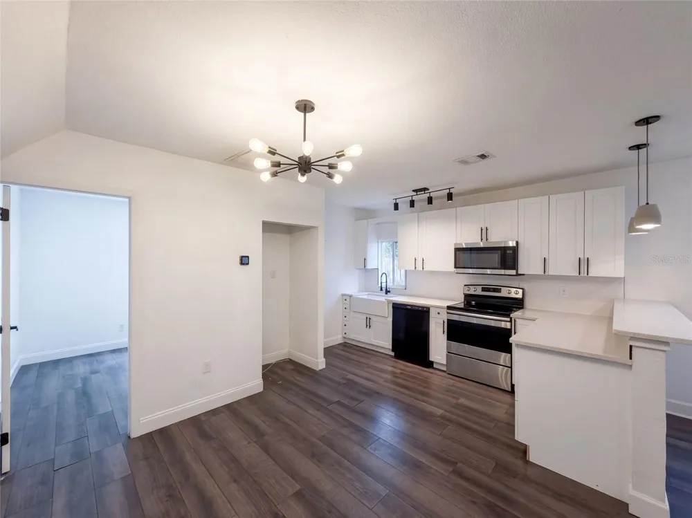 212 W HIAWATHA STREET Tampa, FL 33604