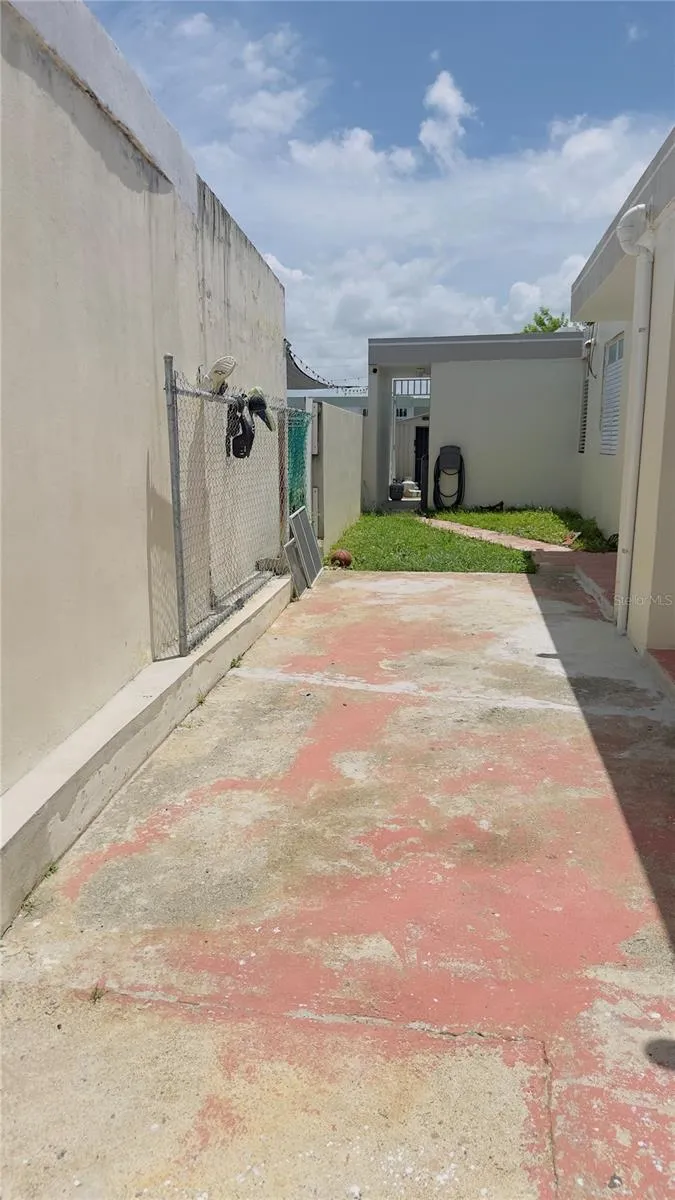 12 LAGOS DE PLATA Toa Baja, PR 00949