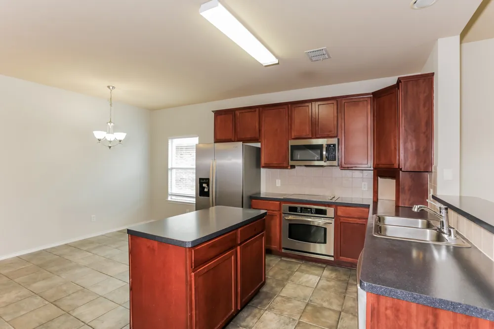 7439 Gallo Grand Prairie, TX 75054