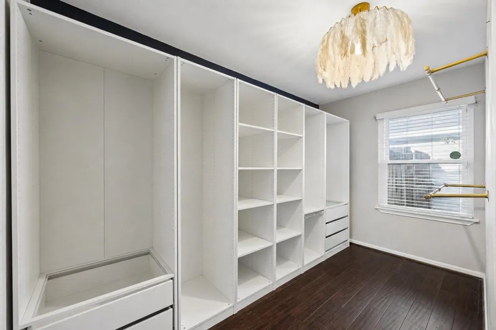 2214 Saxon Drive Houston, TX 77018