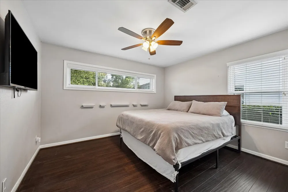 2214 Saxon Drive Houston, TX 77018