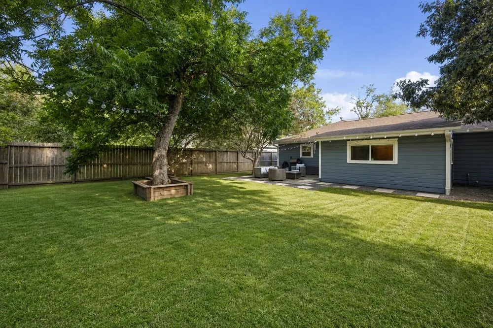 2214 Saxon Drive Houston, TX 77018