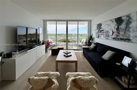 5600 Collins Ave #8P