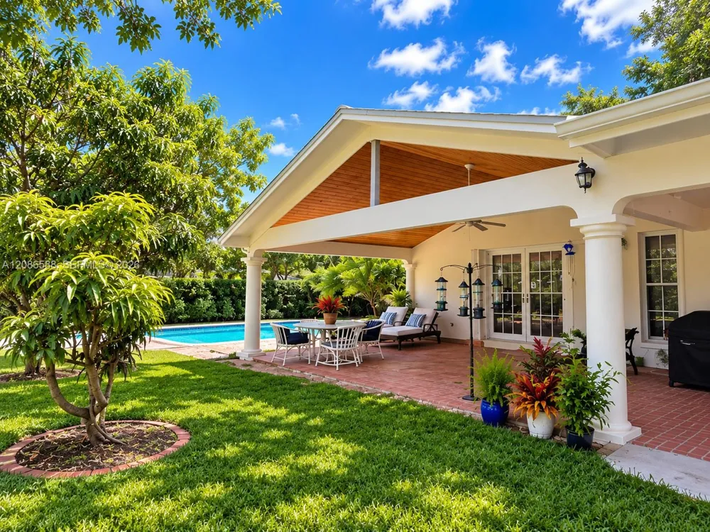16101 SW 87th Ct Palmetto Bay, FL 33157
