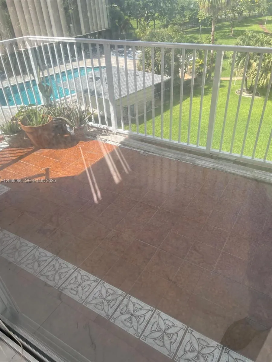 4200 Hillcrest Dr #401 Hollywood, FL 33021