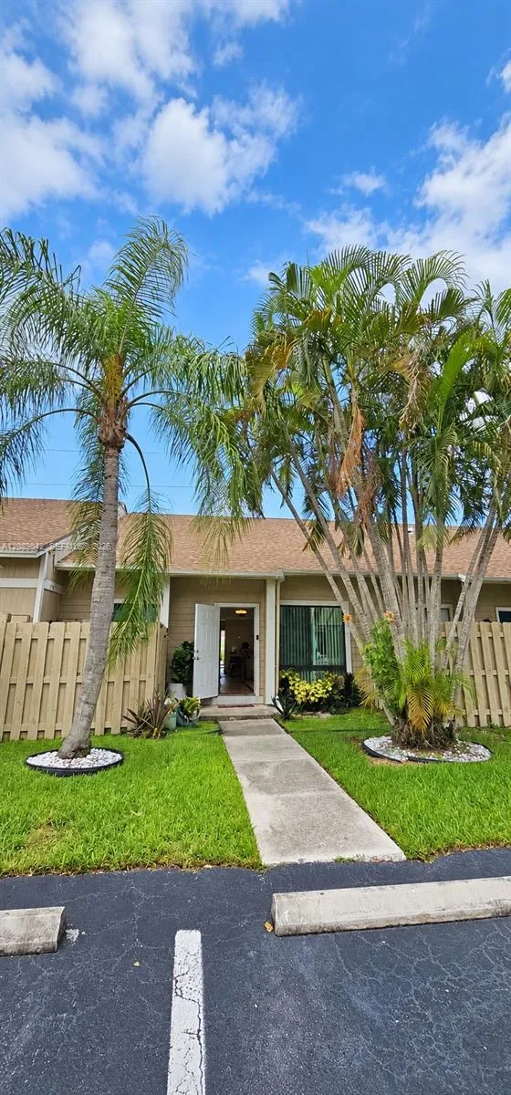 3557 NW 111th Ter Sunrise, FL 33351