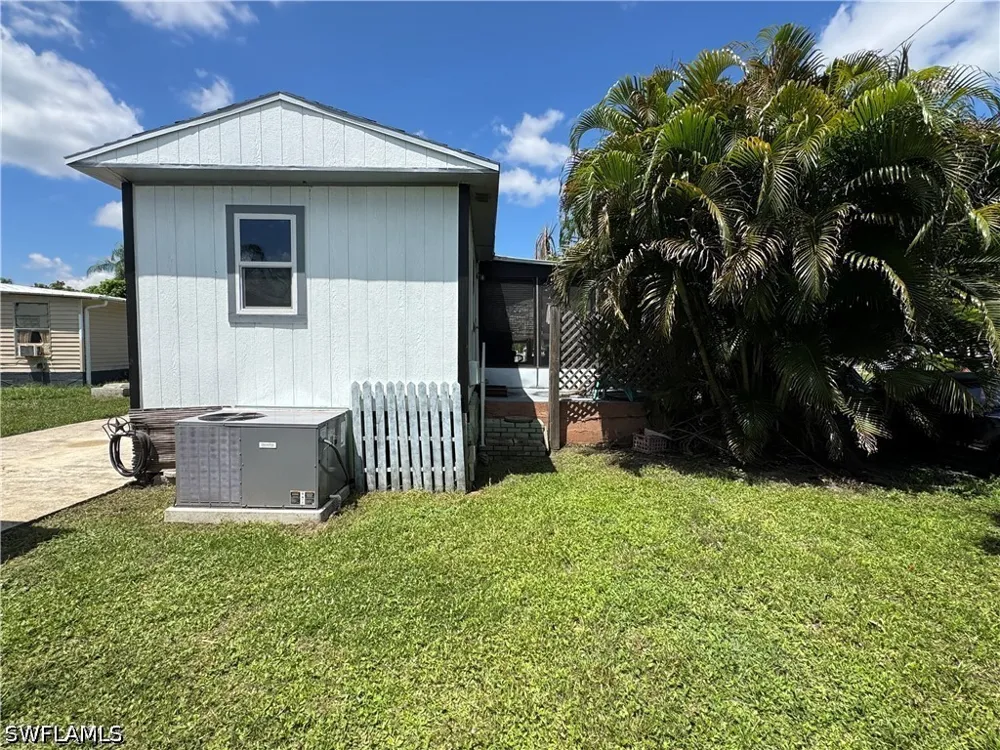 Unique Circle Fort Myers, FL 33908