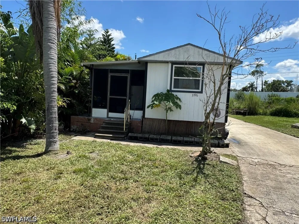 Unique Circle Fort Myers, FL 33908