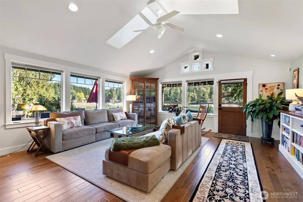 9312 Glencove Road NW Gig Harbor, WA 98329