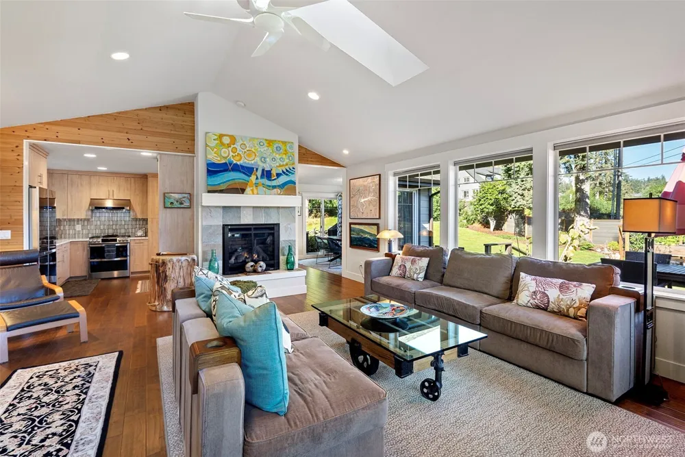 9312 Glencove Road NW Gig Harbor, WA 98329