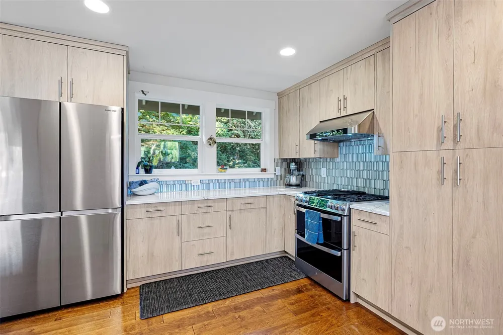9312 Glencove Road NW Gig Harbor, WA 98329
