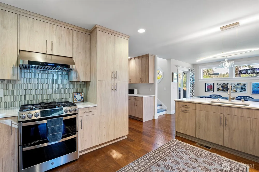 9312 Glencove Road NW Gig Harbor, WA 98329