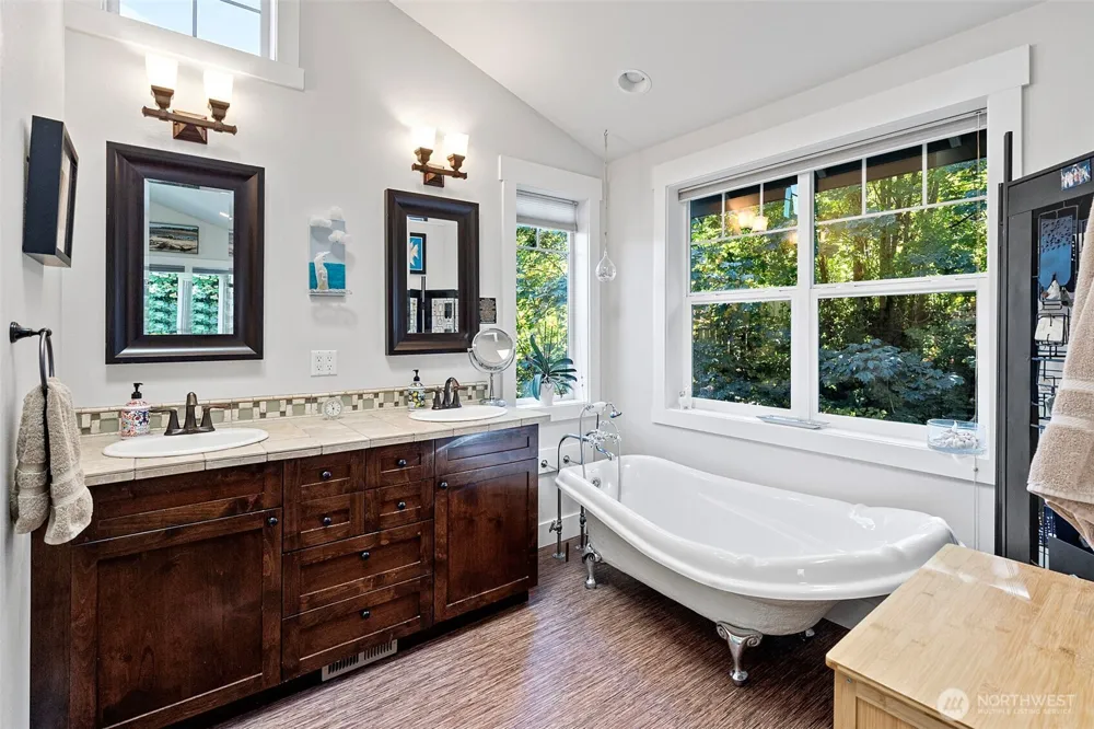 9312 Glencove Road NW Gig Harbor, WA 98329