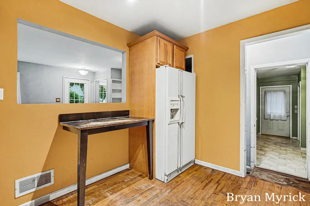 819 W 25th Street Holland City, MI 49423
