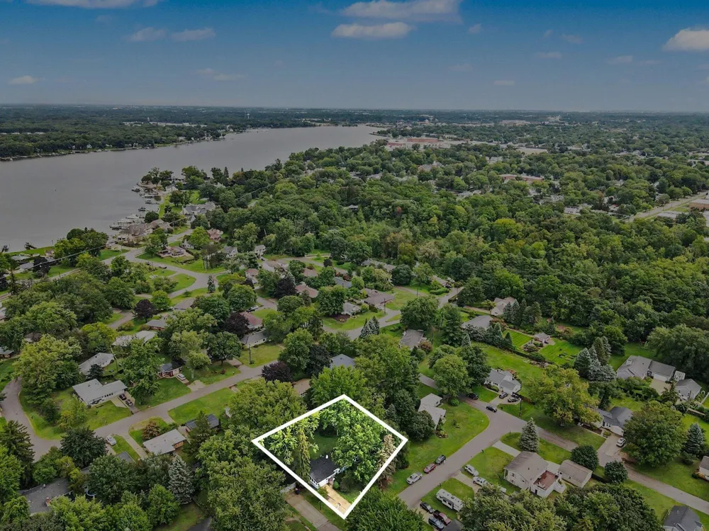 819 W 25th Street Holland City, MI 49423