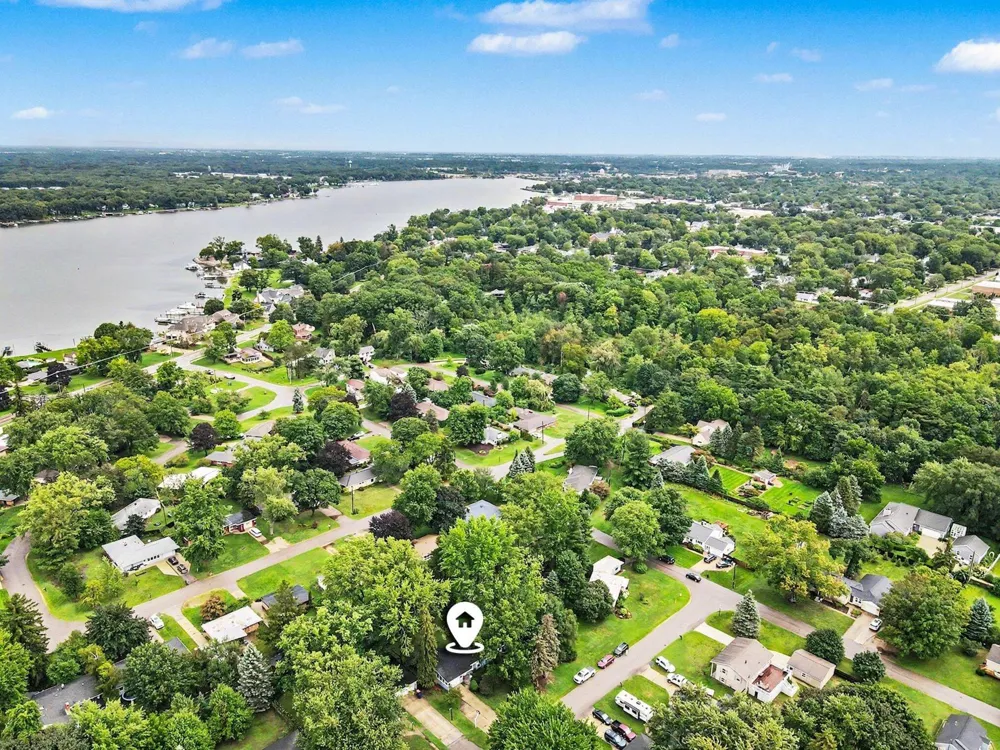 819 W 25th Street Holland City, MI 49423