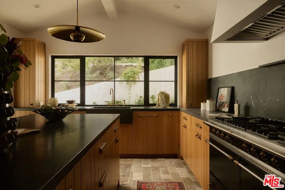 1229 Chantilly Road Los Angeles, CA 90077