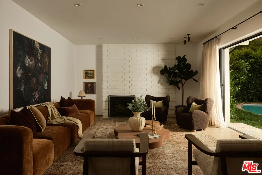 1229 Chantilly Road Los Angeles, CA 90077