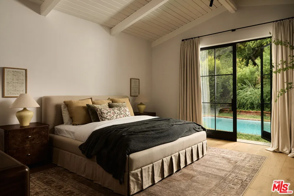 1229 Chantilly Road Los Angeles, CA 90077