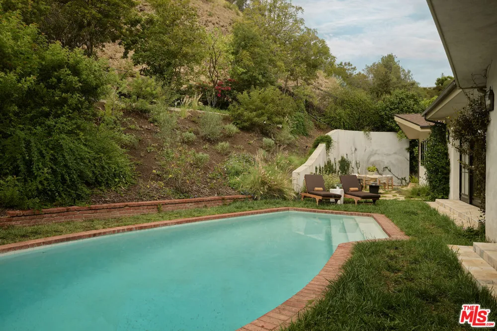 1229 Chantilly Road Los Angeles, CA 90077