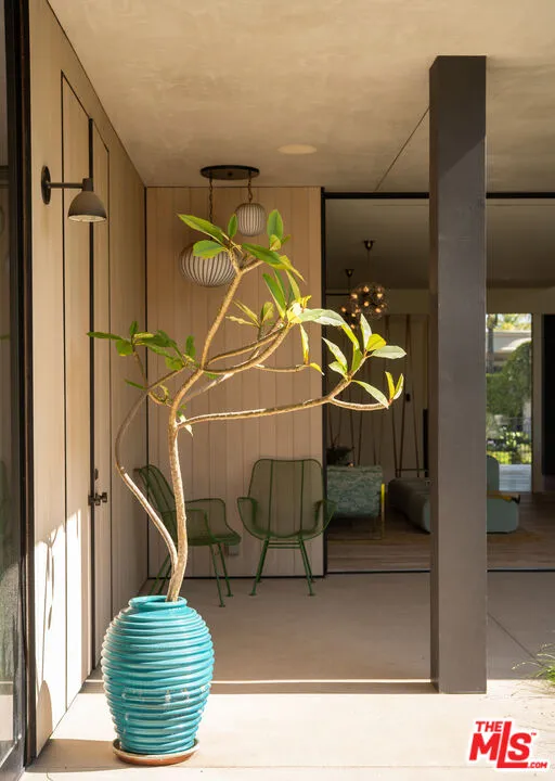 1885 Carla Rdg Beverly Hills, CA 90210