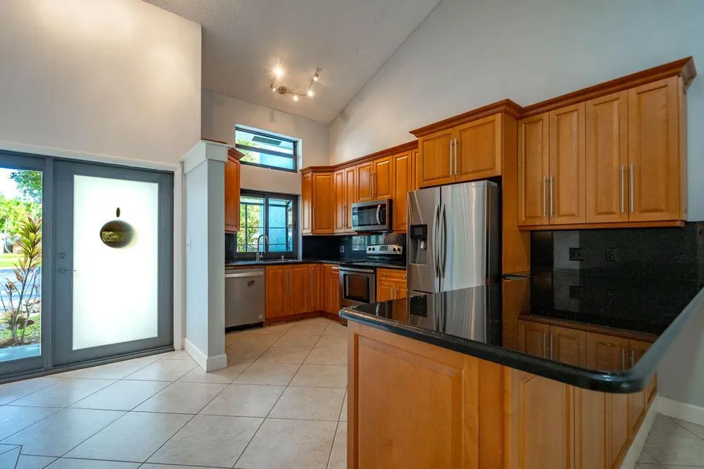 2840 S OAKLAND FOREST DRIVE #2703 Oakland Park, FL 33309