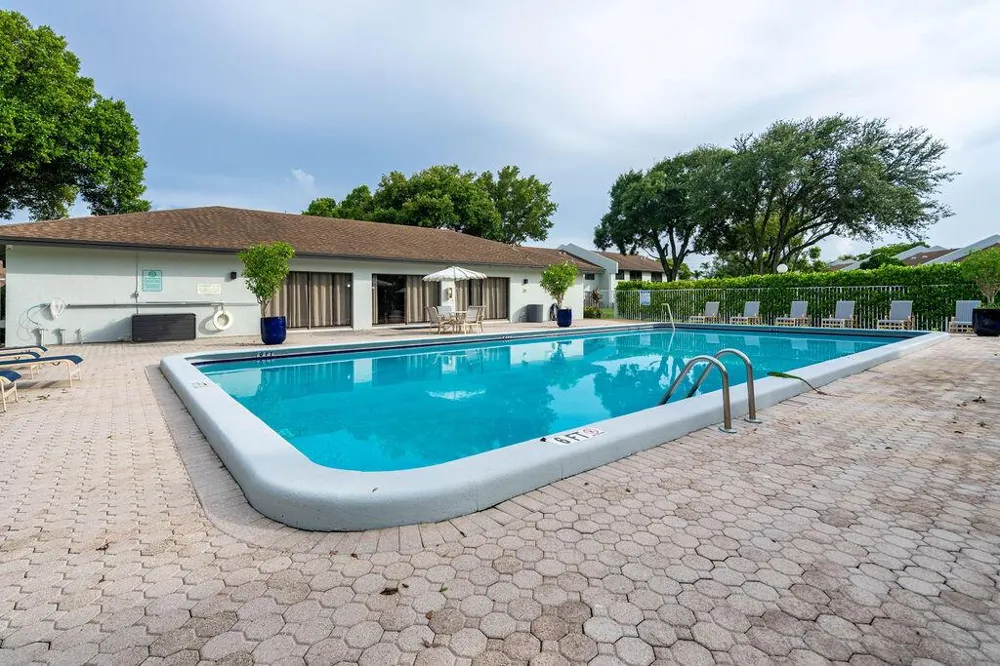 2840 S OAKLAND FOREST DRIVE #2703 Oakland Park, FL 33309