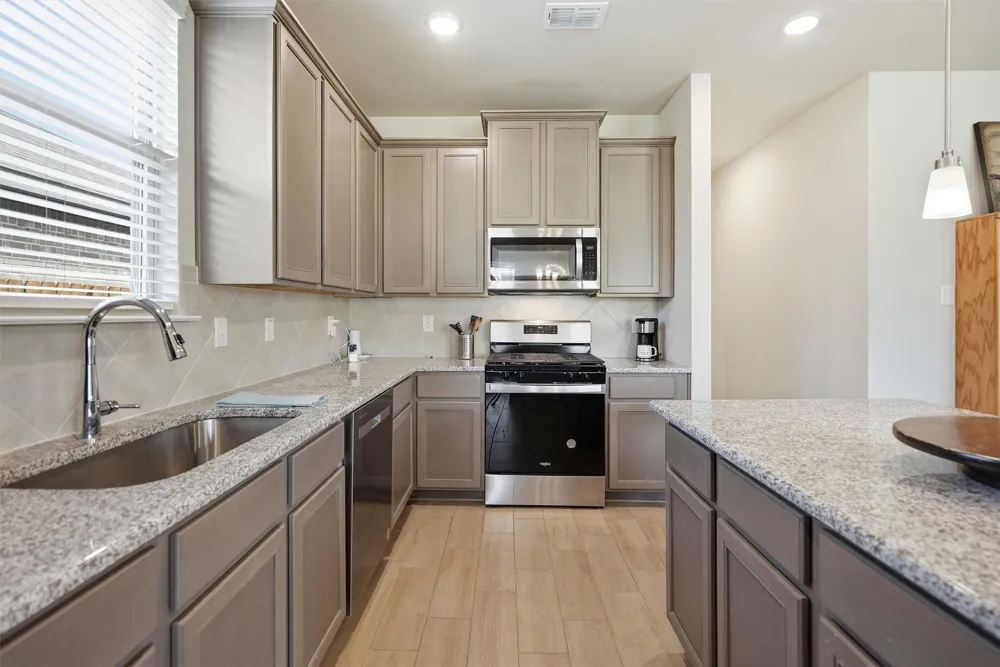 8109 KORAT Godley, TX 76044