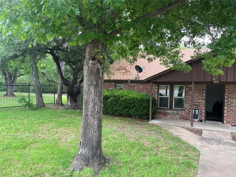 6921 Charbonneau Road Lake Worth, TX 76135