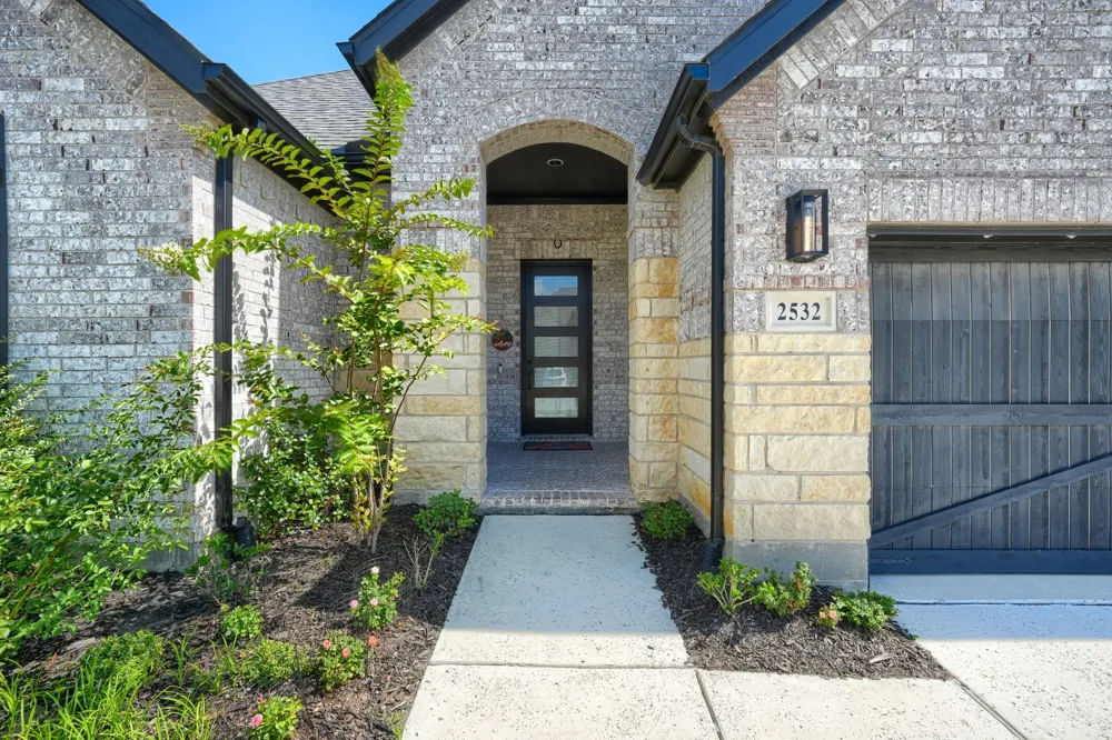 2532 Blackpool Court Celina, TX 75009